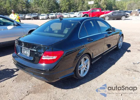 2012 Mercedes-Benz C 250 Luxury/Sport z USA, uszkodzony, nr VIN WDDGF4HB9CA620425